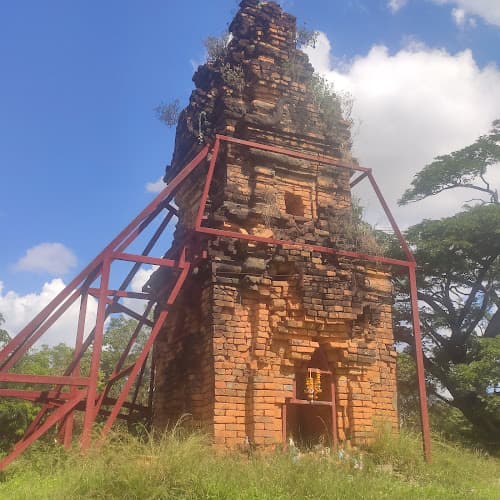 วัดปราสาททอง, อำเภอเขวาสินรินทร์, สุรินทร์