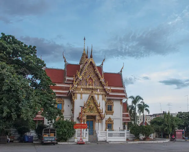 วัดเสาธงทอง