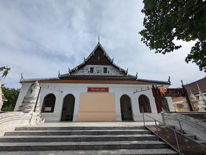 วัดพระแท่นดงรังวรวิหาร