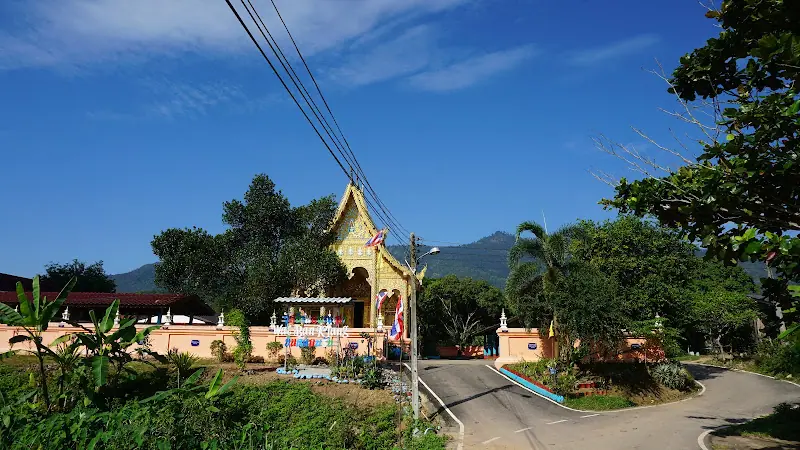 วัดบ้านกลาง