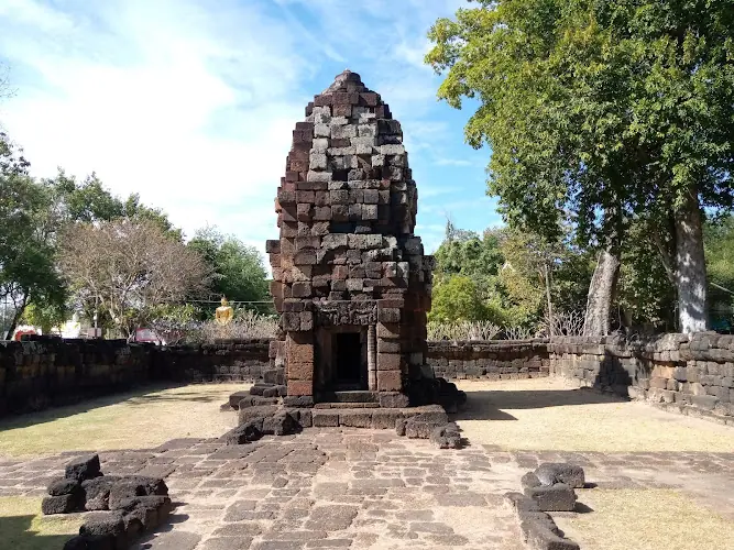 วัดปราสาทหินสระกำแพงน้อย