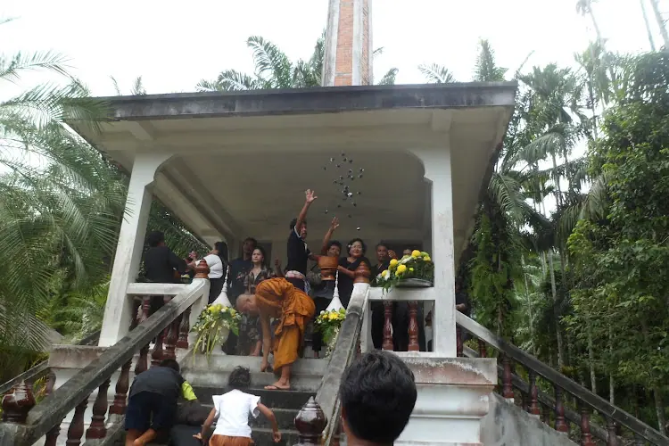 วัดบ้านทะเลหอย, อำเภอปลายพระยา, กระบี่