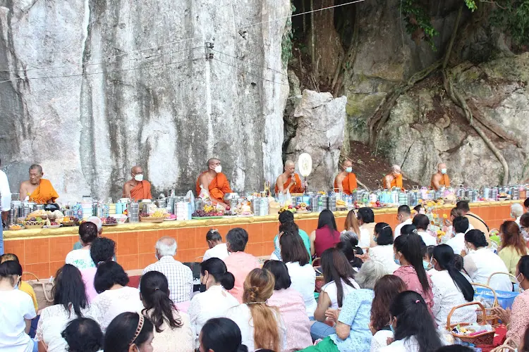 วัดเขาถ้ำธรรมอุทัย, อำเภอกาญจนดิษฐ์, สุราษฎร์ธานี