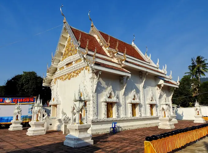 วัดโฉลกหลำ